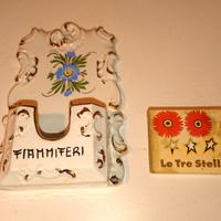 Porta fiammiferi in ceramica.