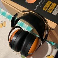 Cuffie Sundara Closed