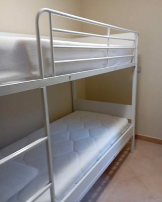 Letto a castello + materassi .