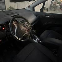 Auto con motore rotto