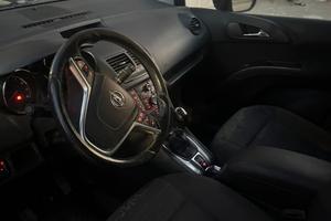 Auto con motore rotto