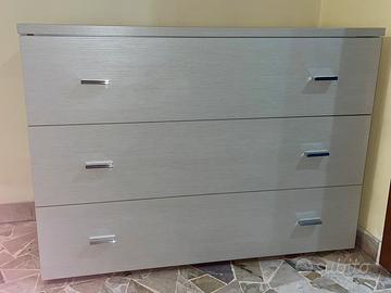 Cassettiera e due comodini