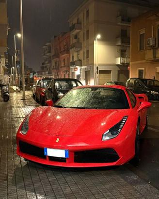 Ferrari 488 Spider - 670 CV - 8.000 Km