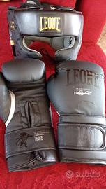 Casco e guantoni da boxe Leone
