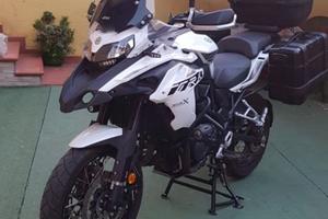 Moto Benelli TRK 502X