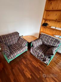 Poltrone letto come nuove + tavolino in legno