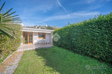 VILLA A SCHIERA A BARDOLINO