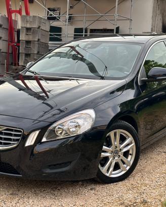 Volvo V60 D2 1.6 MOMENTUM KMCERT GARANZ UNICOPR