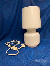 Lampada vintage da tavolo in vetro lattimo anni 60