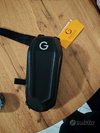 portaoggetti rigido per monopattino e bici