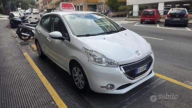 Peugeot 208 1.2 VTi 82 CV 5 porte GARANZIA 12 MESI