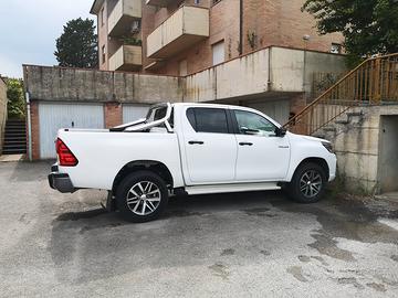 TOYOTA HILUX PICK UP 4X4