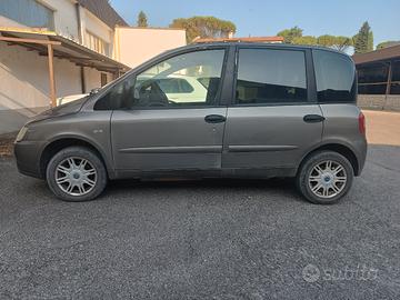 Fiat Multipla con gancio traino