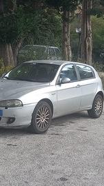 Alfa Romeo 147 2005 e Fiat Punto 2002