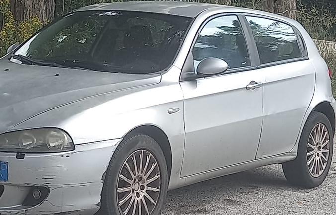 Alfa Romeo 147 2005 e Fiat Punto 2002