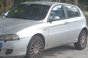 Alfa Romeo 147 2005 e Fiat Punto 2002