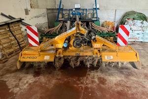 Attrezzatura agricola varia