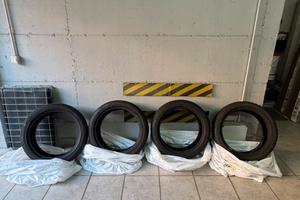 4 Gomme invernali Bridgestone 225 45 18