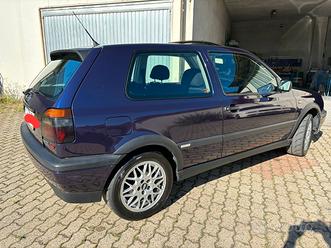 VOLKSWAGEN GOLF 2000 GTI 16 V
