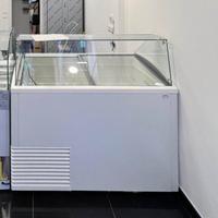 Vetrina Gelateria con Sportelli Scorrevoli