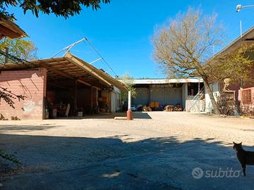 Capannoni portici officina cascina