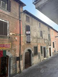 4 LOCALI A PALIANO