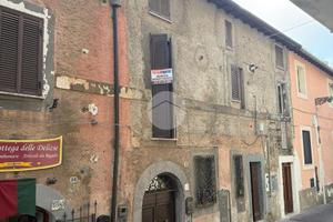 4 LOCALI A PALIANO