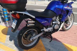 Moto honda transalp 650 con 53.000 km