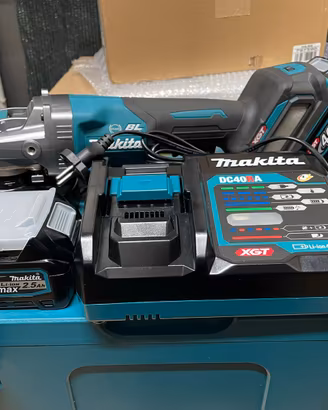Makita XGT GA044G