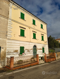 Casa su più livelli a schiera