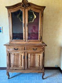 Mobile di legno e vetro