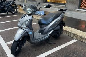 Scooter - 125  Symphony ST