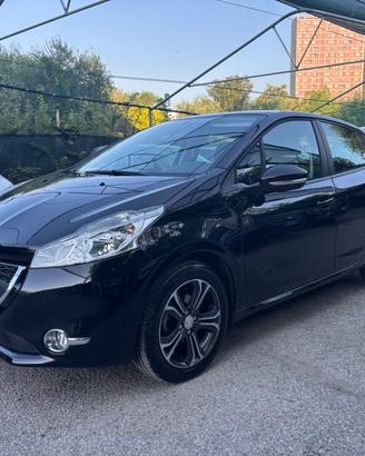 Peugeot 208 1.4 HDi 5 porte Allure OK NEOPATENTATI