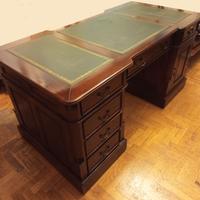 Scrivania ministeriale bifacciale in stile inglese