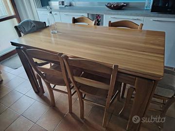 Tavolo con sedie