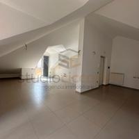 Mansarda Di Nuova Costruzione In Piccolo Parco