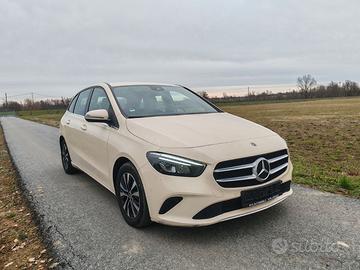 Mercedes B180, automatica, pelle, fari full led