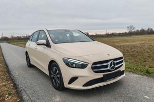 Mercedes B180, automatica, pelle, fari full led