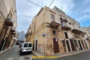 Casa d'epoca con veranda e pianoterra a Terlizzi