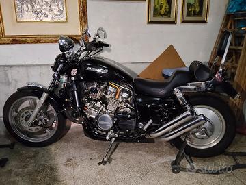 Honda VF750 MAGNA rc28