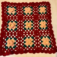 Quadrato in lana all’uncinetto 50x50