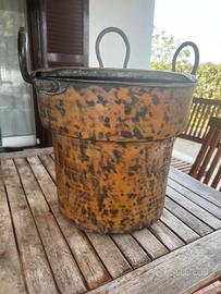 Pentola in rame antica