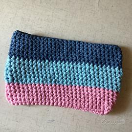 Pochette multiuso all’uncinetto