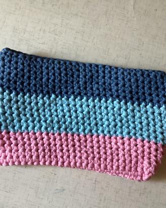Pochette multiuso all’uncinetto
