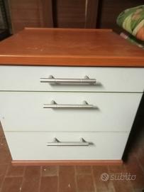 Comodino con 3 cassetti, bianco e legno ciliegio