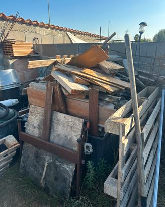 Gratis due ceste di legna per camino o stufe
