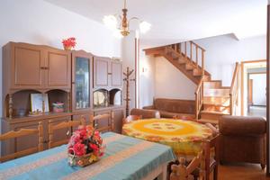 Casa indipendente di 219 m² con più di 5 locali e 