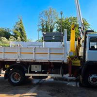 Camion IVECO 115-17 con gru e cass.ribalt