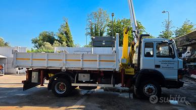 Camion IVECO 115-17 con gru e cass.ribalt