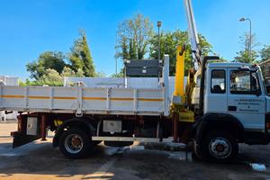 Camion IVECO 115-17 con gru e cass.ribalt